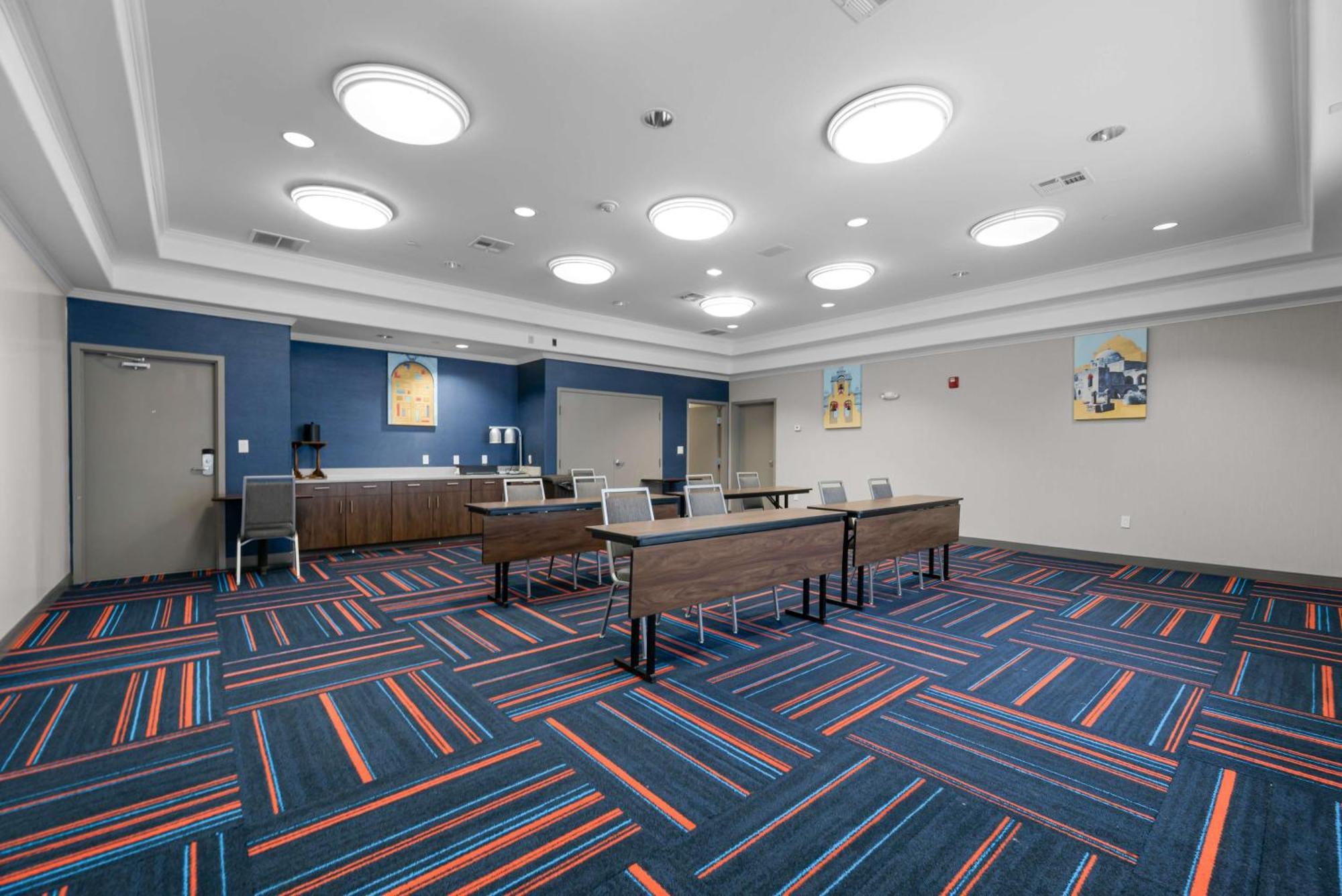 Hotel Hampton 3*